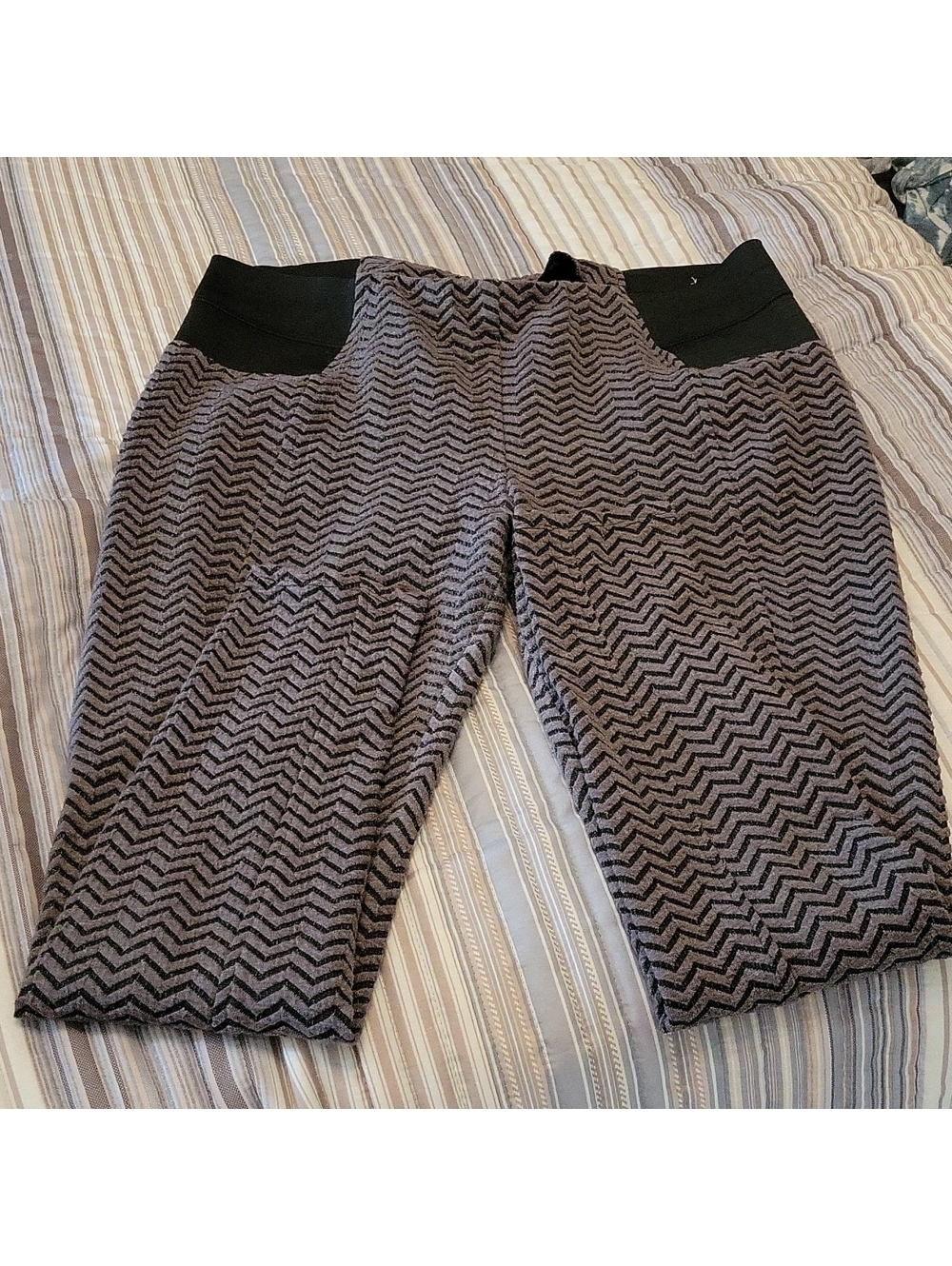 Maurices Women's Black and Gray Chevron Pattern Plus Size Leggings XL